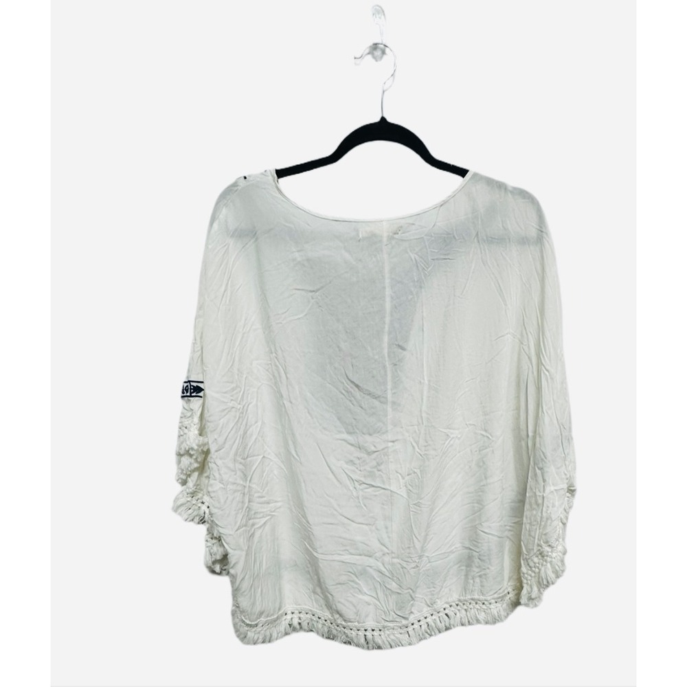 Do Everything In Love Poncho Fridge White with blue and red embroidery One Size - Picture 3 of 7